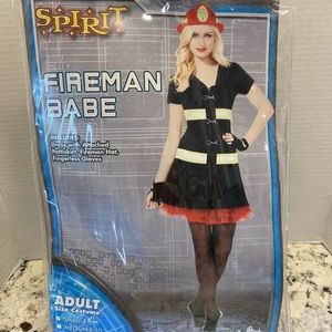 Spirit FIREMAN BABE Adult Women's Costume Halloween Dress Up Size Medium 8-10